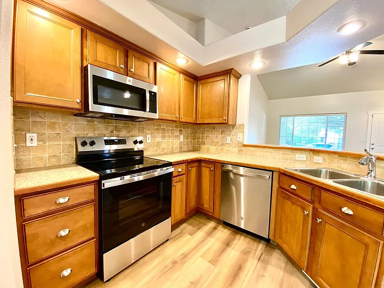 1014 N Manship Ave — Photo 13