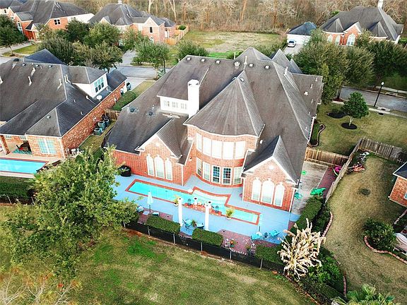 4th image of 111 Water Bluff Ln
