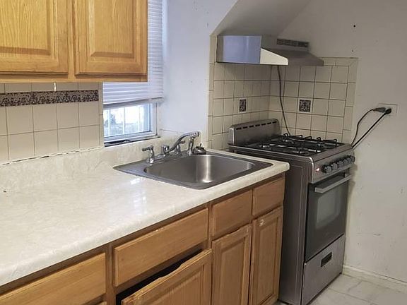 2nd image of 2414 Throop Ave #1