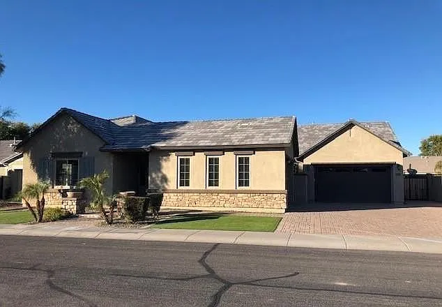 1520 E Sagittarius Pl — Photo 2