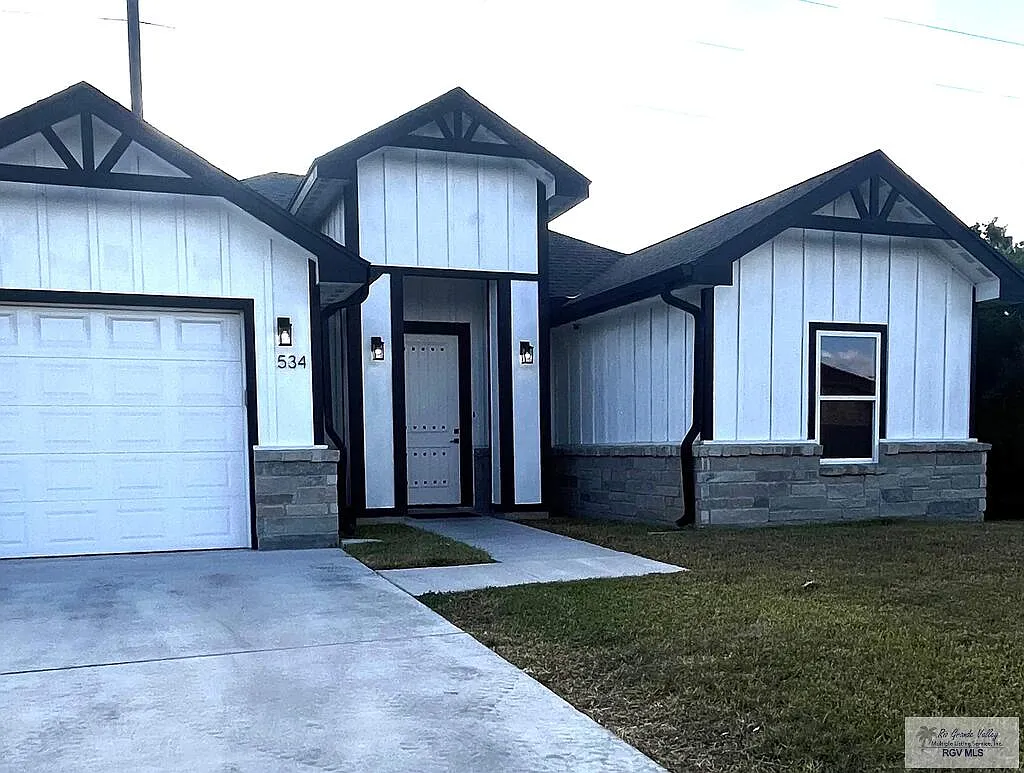 3 bed, 2.0 bath, 1246 sqft, $2,000 — Photo 1