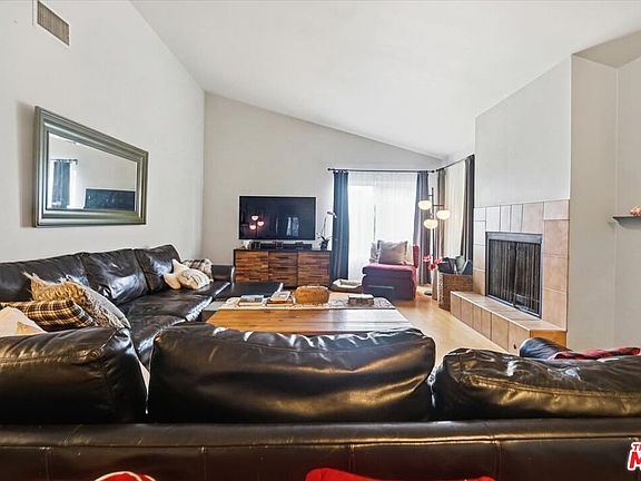 4th image of 4032 Moore St