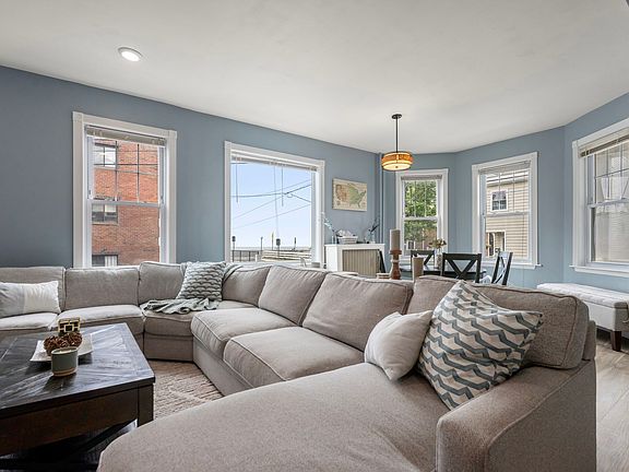 3rd image of 46 Hawthorn Ave #1