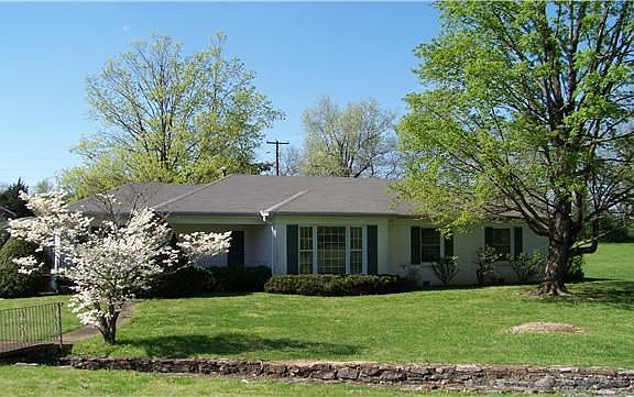 2nd image of 102 Sunset Dr