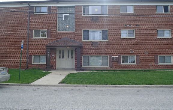 2nd image of 2521 N Thatcher Ave #3G