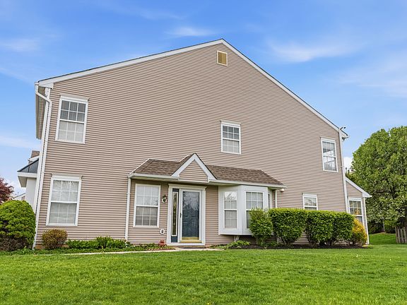 5th image of 11 Camellia Ct