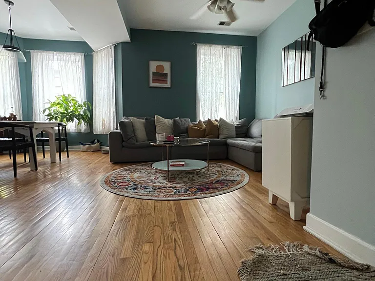 129 S Oakley Blvd #1 — Photo 1