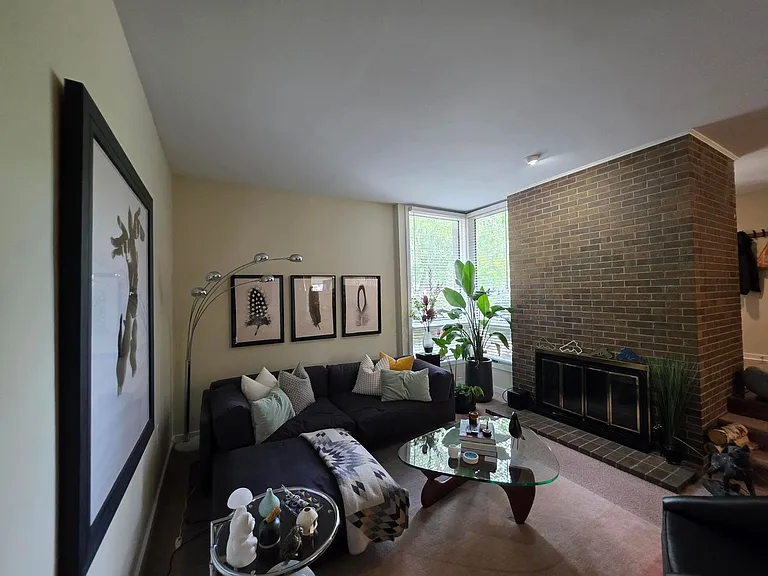717 Botetourt Gdns — Photo 6