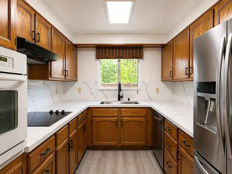 306 Chumalia St — Photo 5