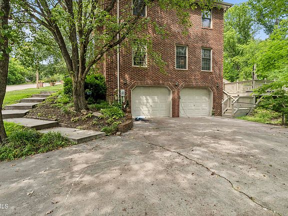 3rd image of 2705 Berkshire Ln