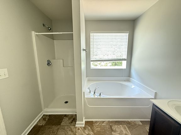 5th image of 408 Polly Dr