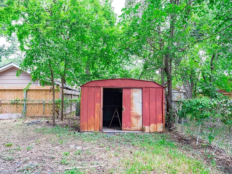 9214 Woodland Oaks Dr — Photo 11