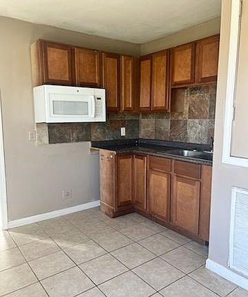 4th image of 2226 9th St #8