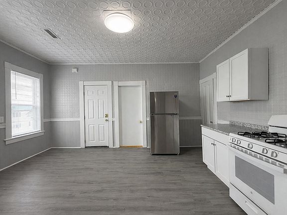 2nd image of 133 University Ave APT 6
