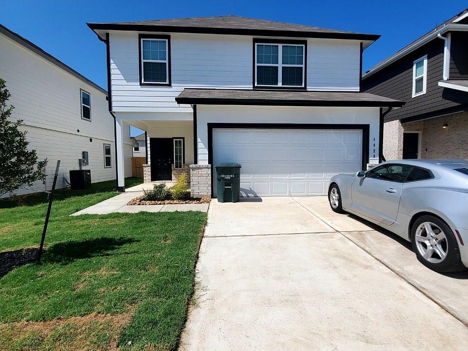 1st image of 1423 Desire Ln
