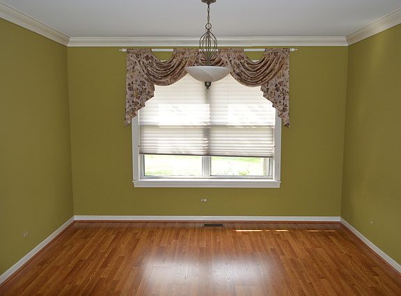 3rd image of 1225 Meadowlark Ln