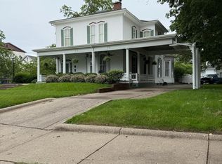 305 W Main St, Carmi, IL 62821