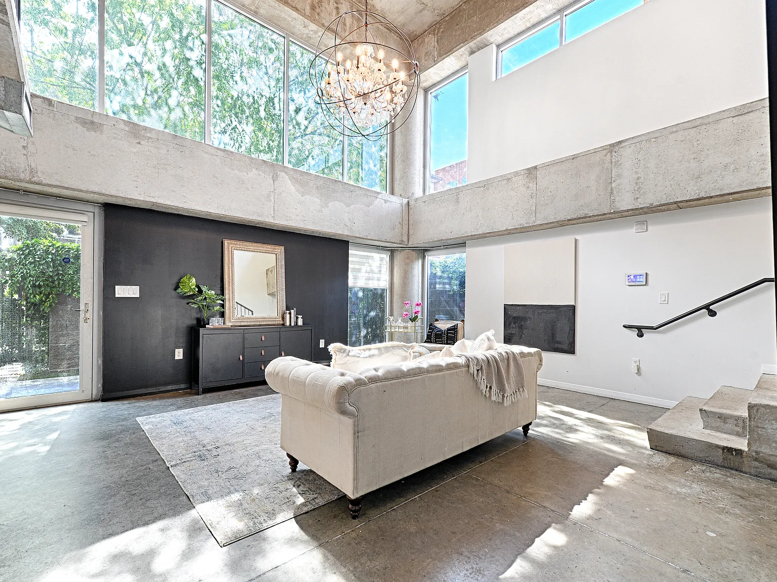 1001 Belleview St — Photo 3
