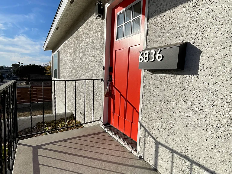 6836 Celia Vista Dr — Photo 2