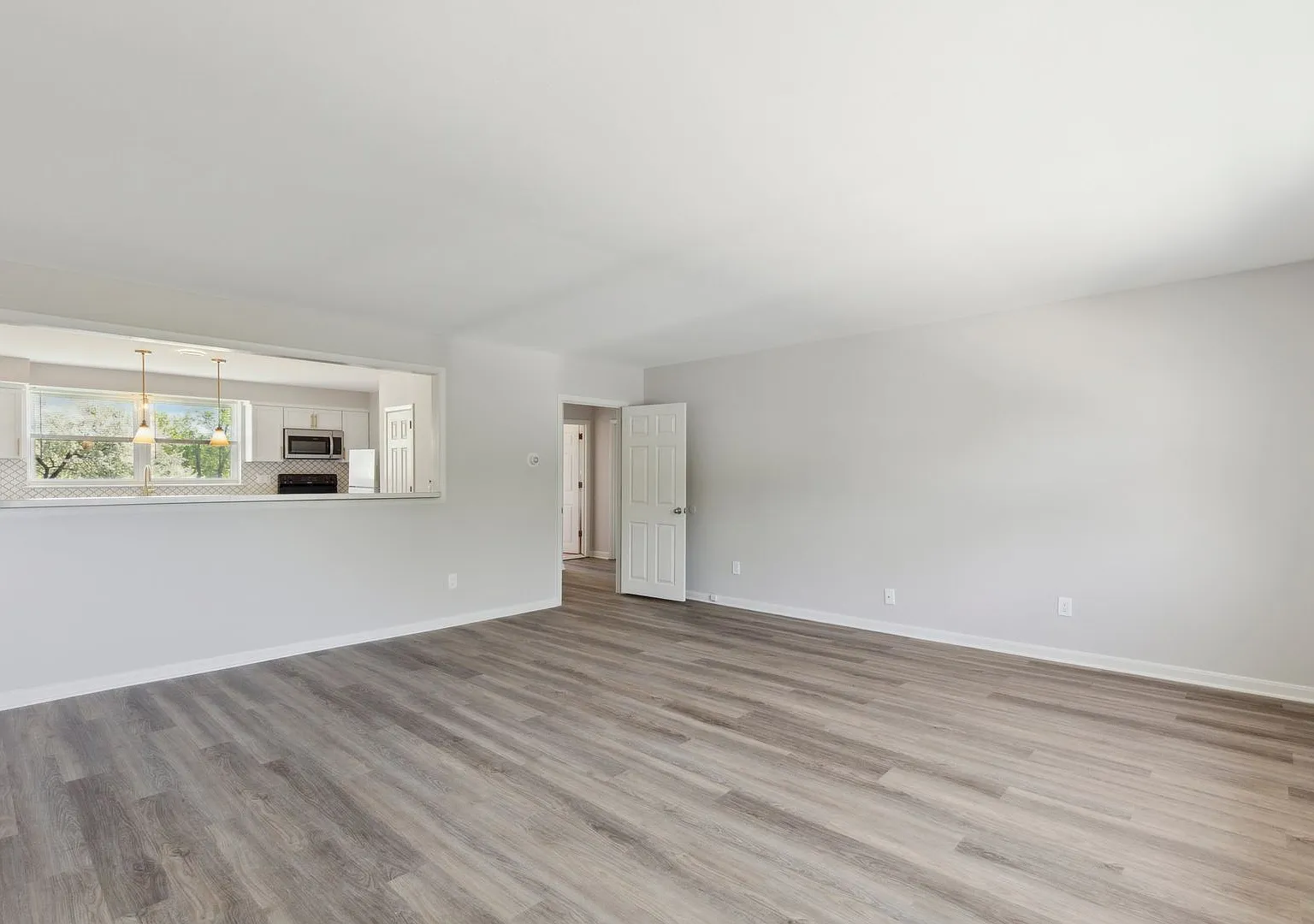 Manor House Apartments — Photo 2