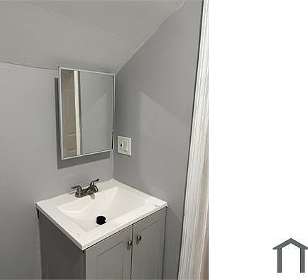 5th image of 231 Davenport Ave #3