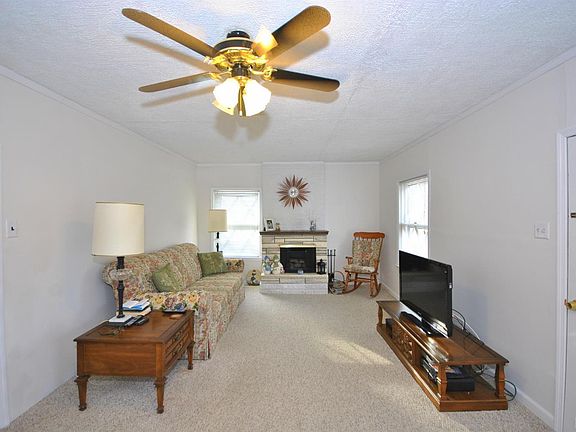 4th image of 570 Kenmore Dr