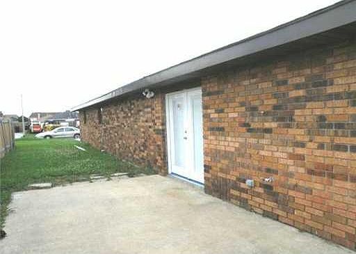 2nd image of 3404 Decomine St