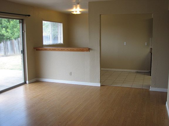 Living Room & Breakfast Area