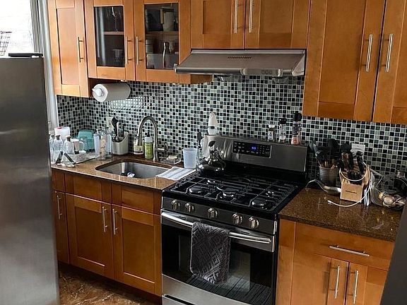 4th image of 32-23 42nd St #2C
