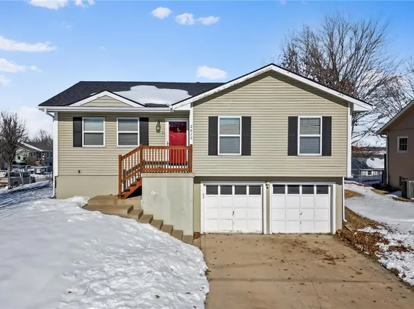 2012 Kary Ln, Excelsior Springs, MO 64024