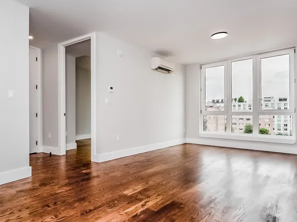 11-24 31st Drive image 1 of 48