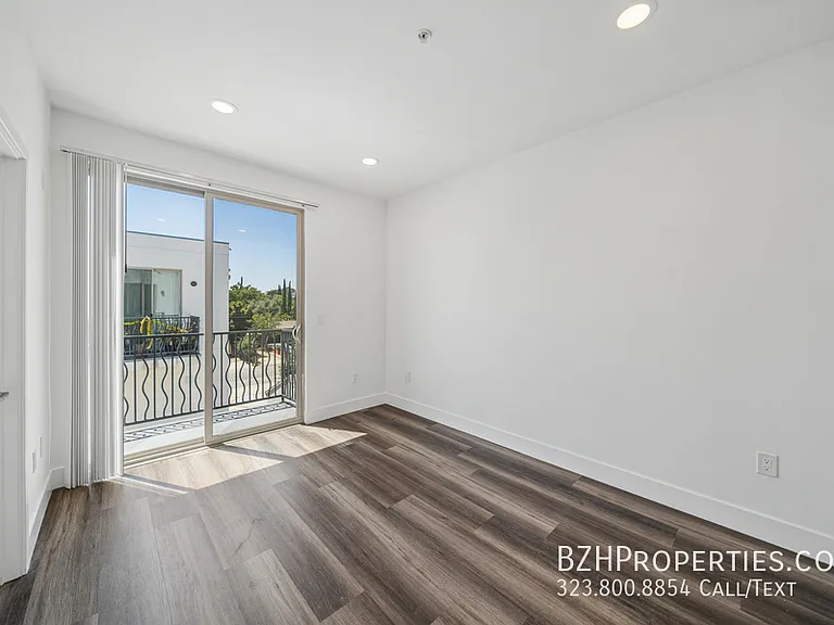 6006-6002 Klump Ave — Photo 49