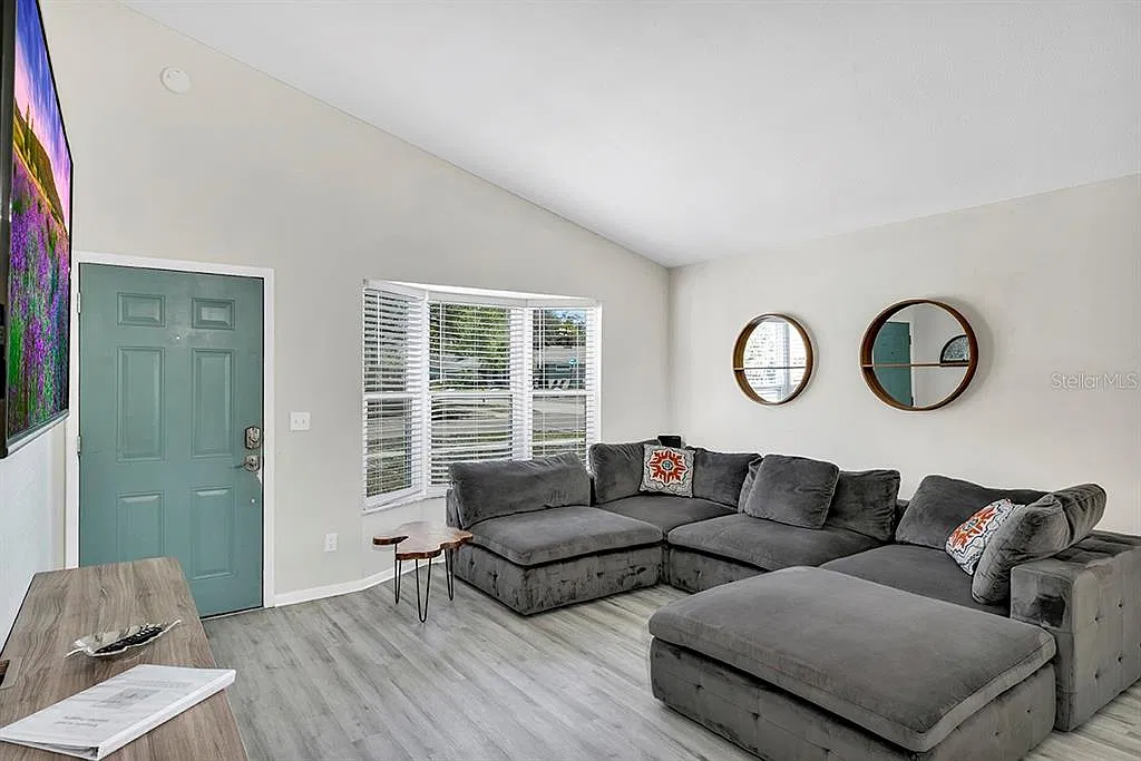 3 bed, 2.0 bath, 1257 sqft, $2,400 — Photo 4