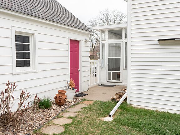 3rd image of 304 19th St S