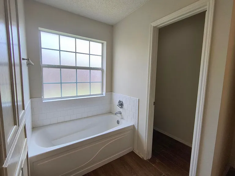 4302 Pinon Ridge Dr — Photo 6