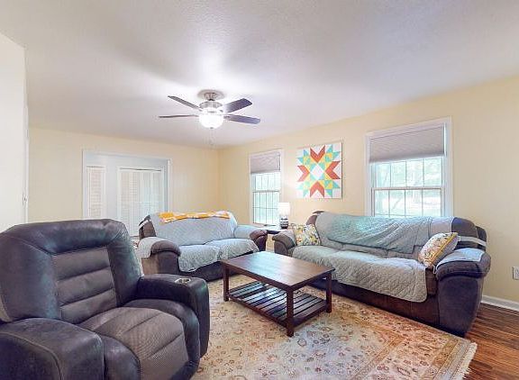 4th image of 817 Chris Haven Dr N