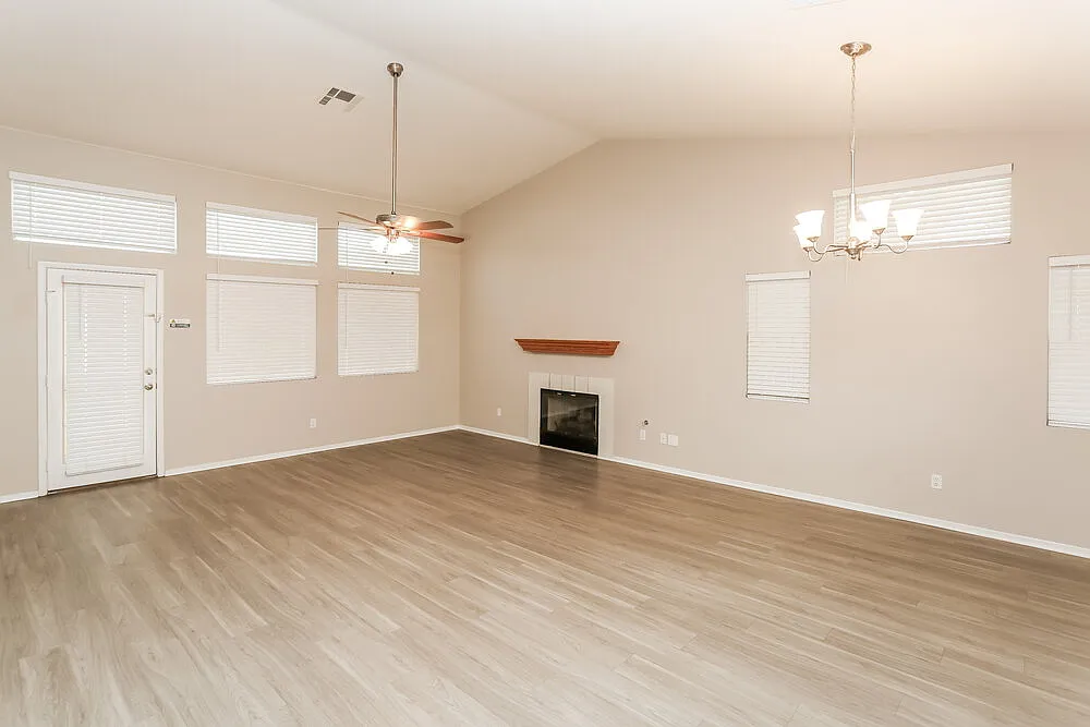 3 bed, 2.0 bath, 1618 sqft, $2,145 — Photo 3