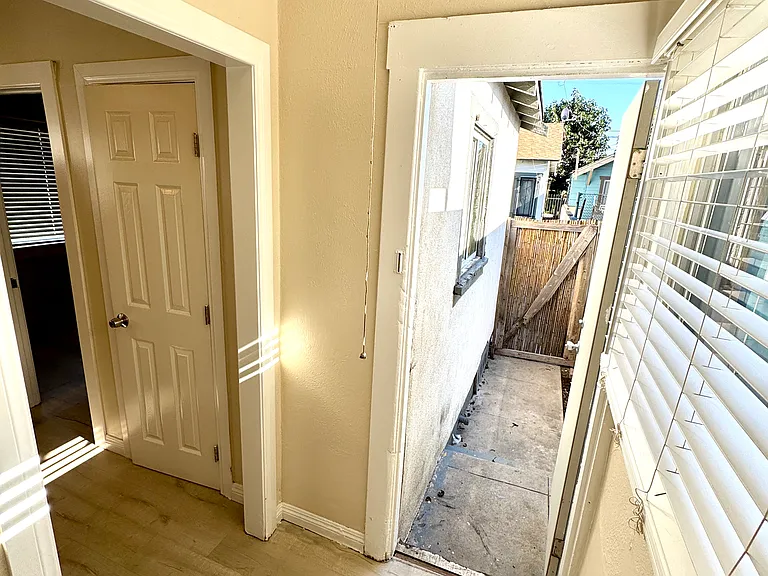 4216 Woodlawn Ave #4218 — Photo 9