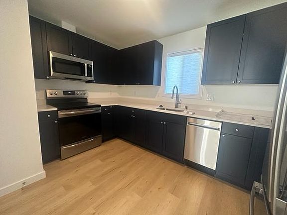 4th image of 11017B 17th Ave NE