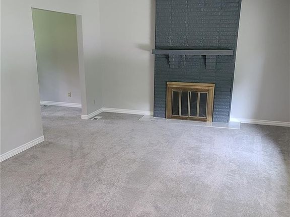 5th image of 183 W Woodbury Dr