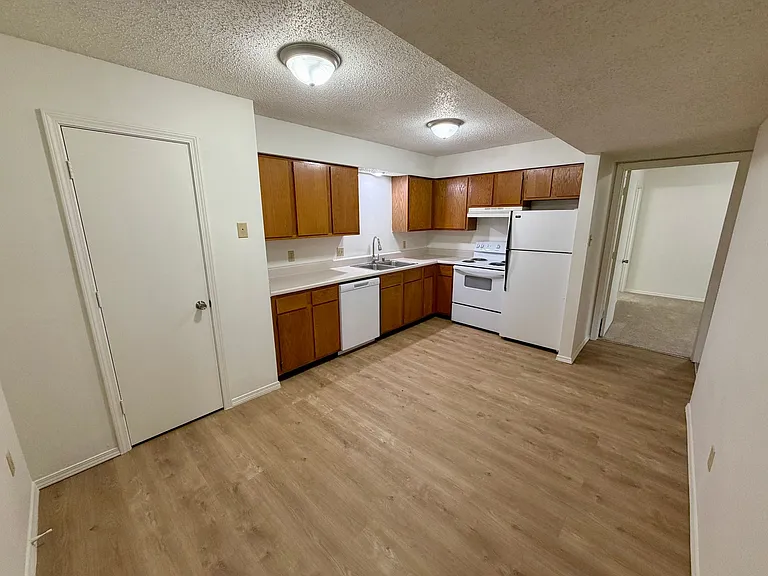 Marina Apartments — Photo 6
