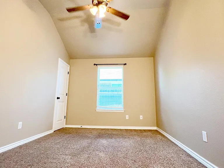 405 Sladecek Dr #B — Photo 12
