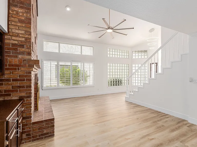861 Vegas Valley Dr — Photo 8
