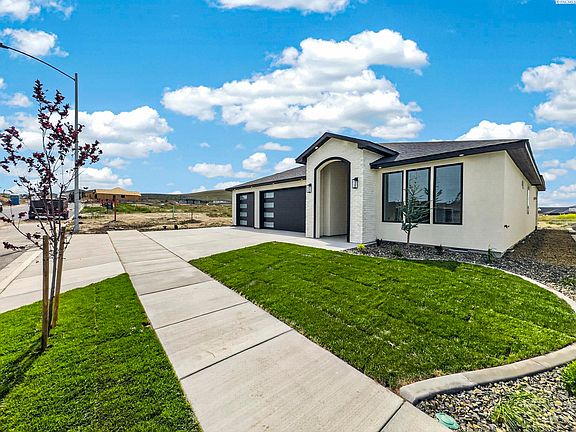 3rd image of 2919 Meadowlark Ave
