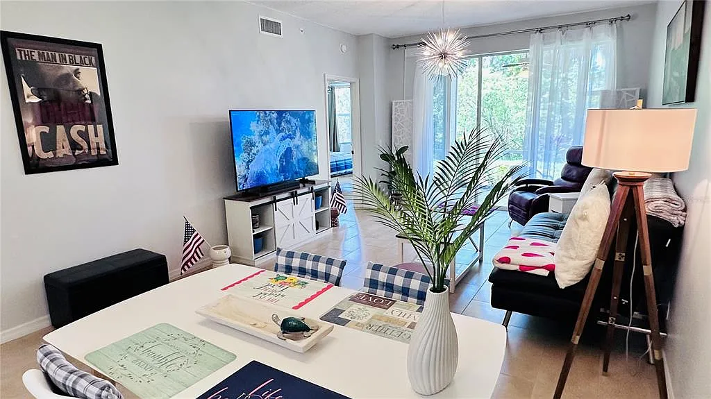 2 bed, 2.0 bath, 1163 sqft, $5,000 — Photo 4
