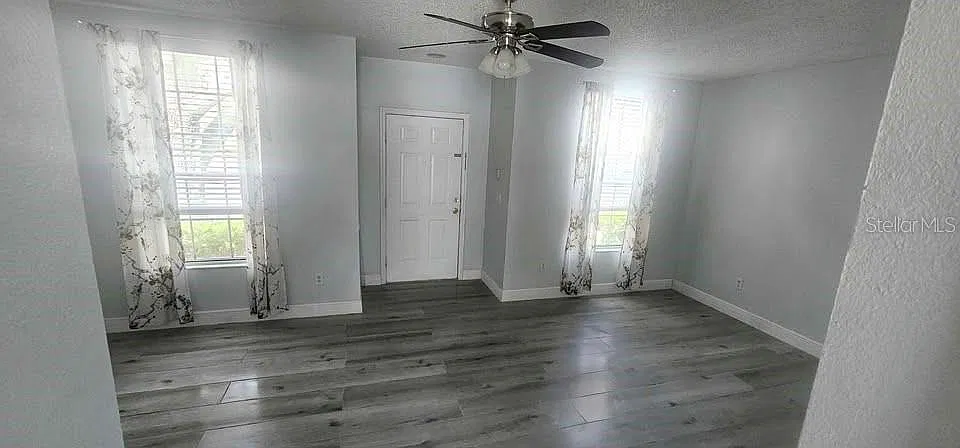 3 bed, 3.0 bath, 1478 sqft, $2,150 — Photo 2