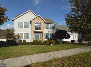 3 Baker Ln, Reading, PA 19606