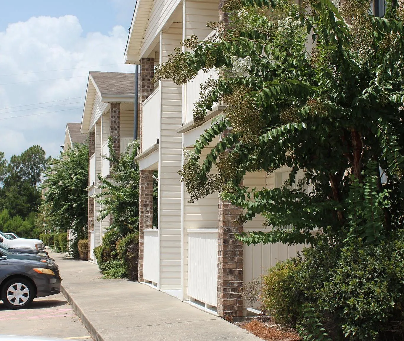 Mark VI Apartments — Photo 1