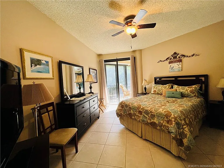 221 NE Plantation Rd #215 — Photo 50