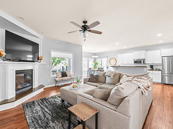 4th image of 2210 SE Leeann Dr